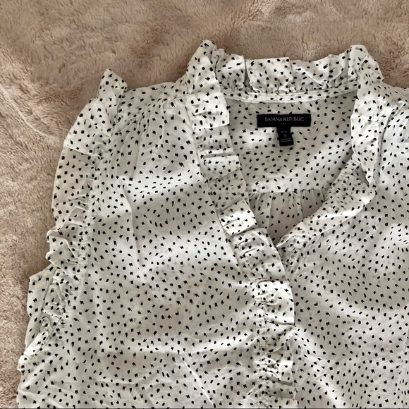 Banana Republic Sleeveless Button Down - Picture 6 of 8